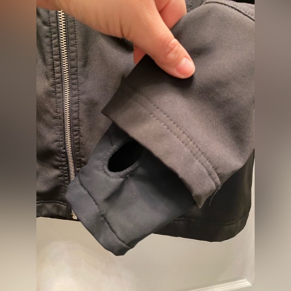 DKNY hooded black rain jacket Size M in good condition - Picture 4 of 10